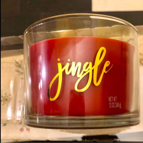 Yankee Candle large single 3-wick scented red Cinnamon spice candle 12 oz NEW - Picture 1 of 4